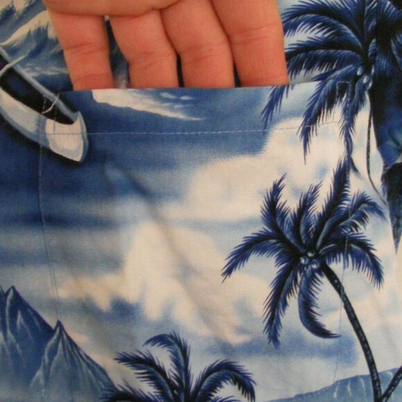 ROYAL CREATIONS Hawaiian Shirt, S, Blue/White, Sea View, outriggers, Tikis - Picture 4 of 9